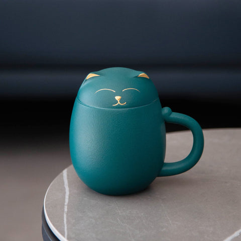 HEER mug in use steeping loose-leaf tea for easy single-cup brewing