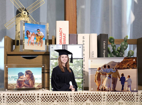 HELPLEX double-sided display with two photos showing versatile viewing benefit