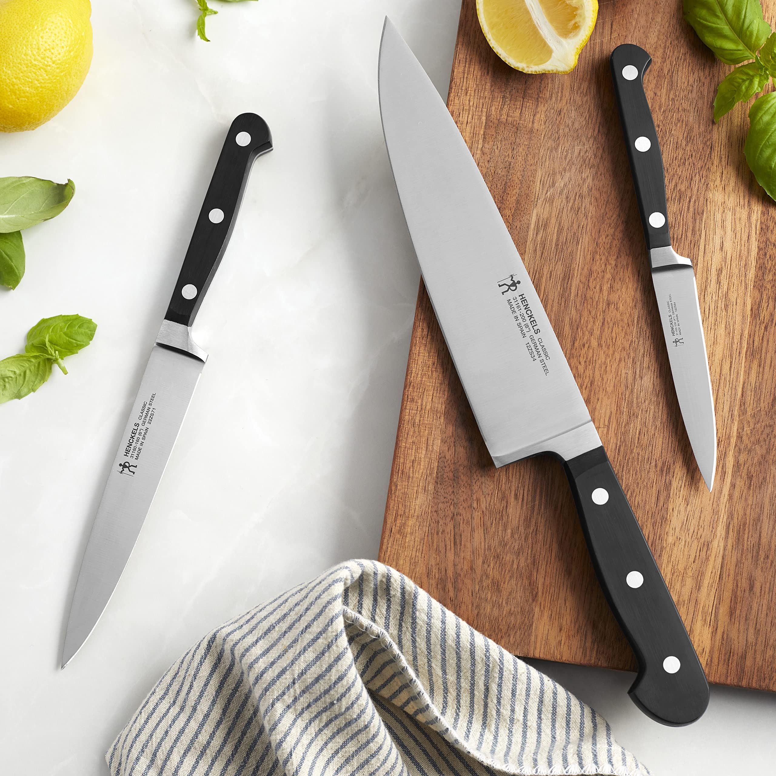 HENCKELS knife edge profile showcasing razor-sharp honed cutting surface