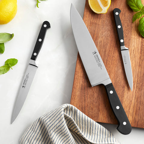 HENCKELS knife edge profile showcasing razor-sharp honed cutting surface