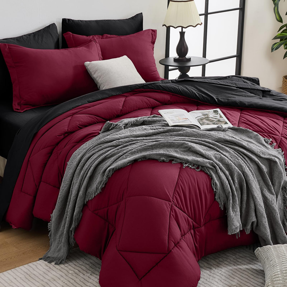 HEVUMYI front packaging displaying red and black bedding and contents