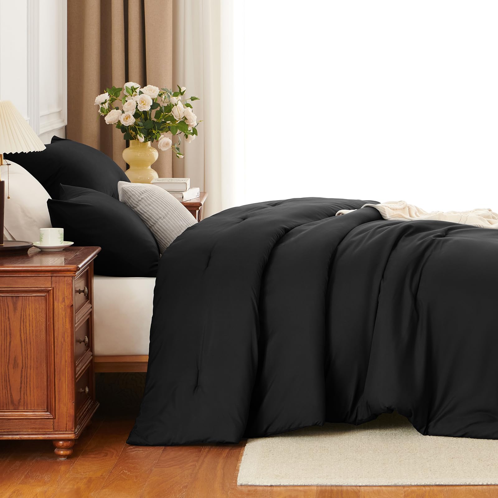 HIMEET comforter with included pillowcases showing full set items and coordinated appearance