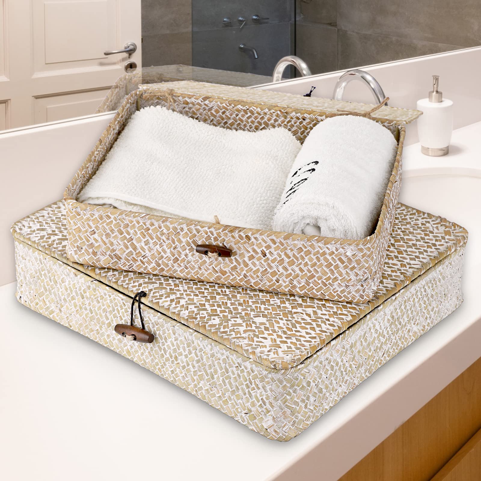 Hipiwe lid detail showing secure cover and concealed storage benefit