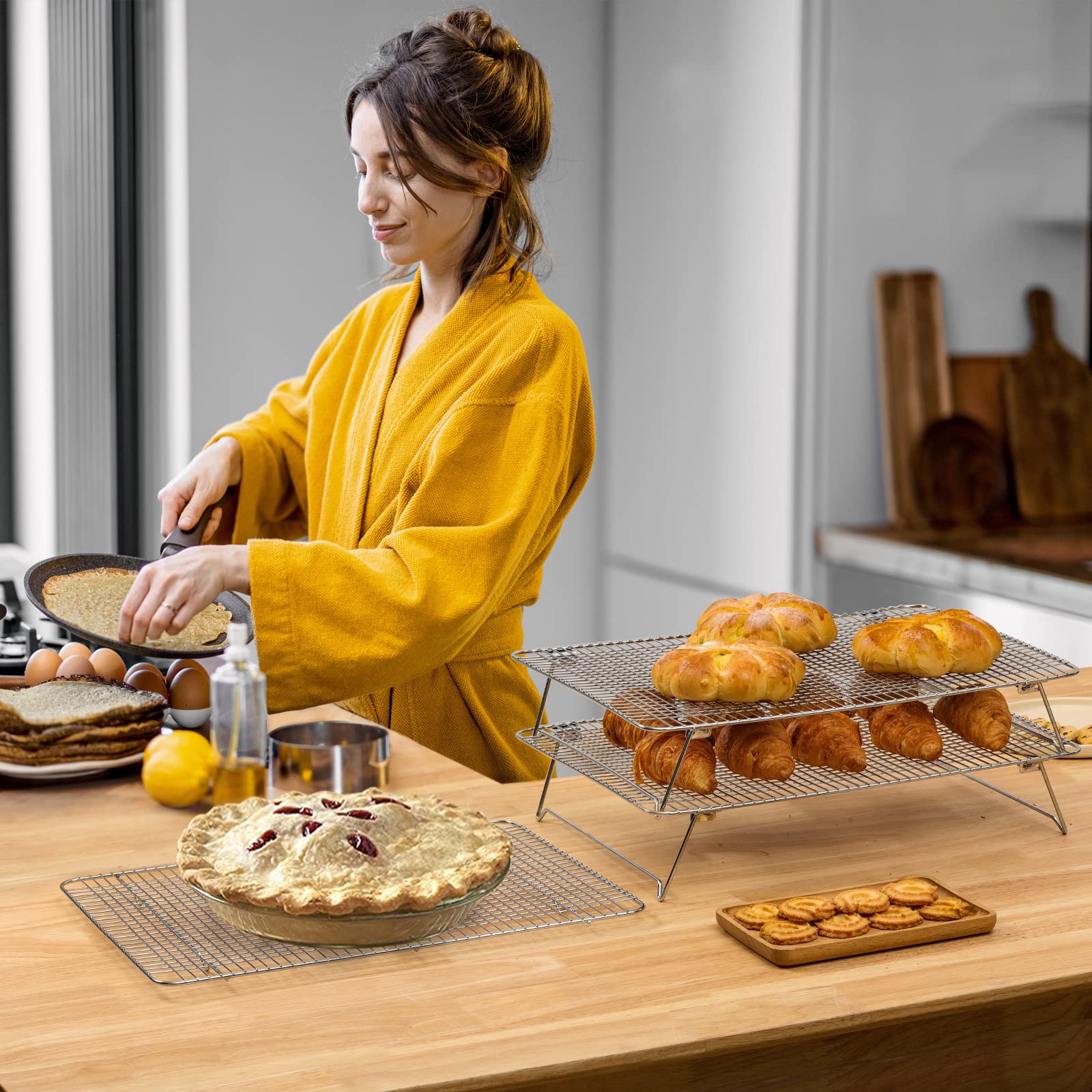 HIWARE rack next to dinner plate showing scale and large surface capacity for batches