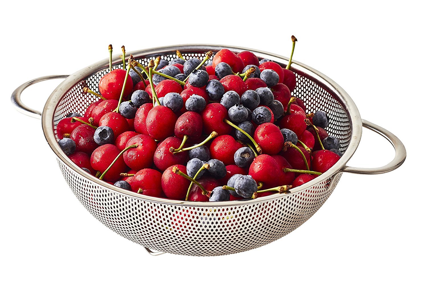 HÖLM small strainer rinsing berries in sink to protect delicate fruit