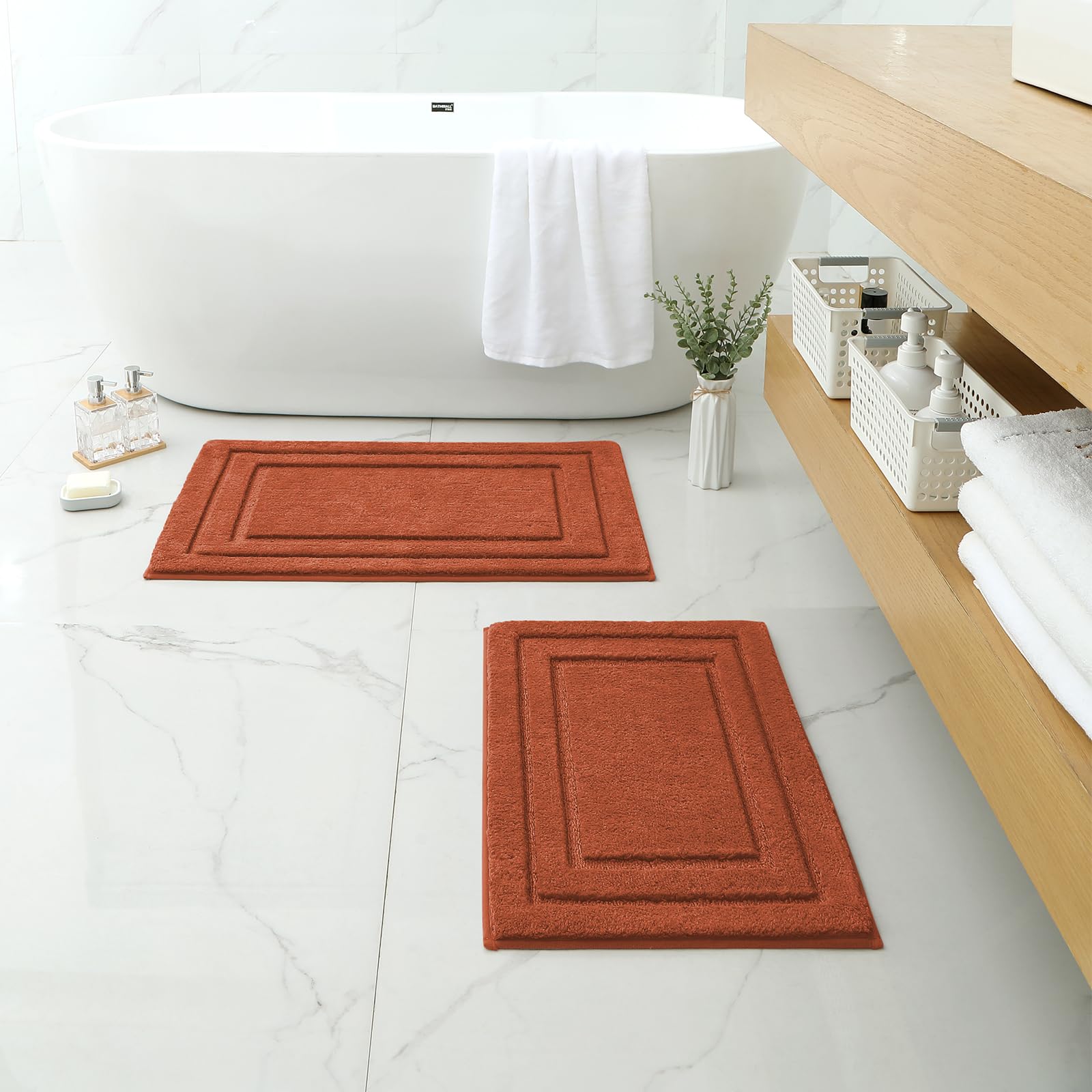 HOMEIDEAS mat absorbing water droplets demonstrating fast moisture wicking