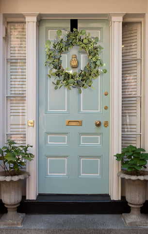 HomeKaren wreath with storage box showing easy packing and protection benefit