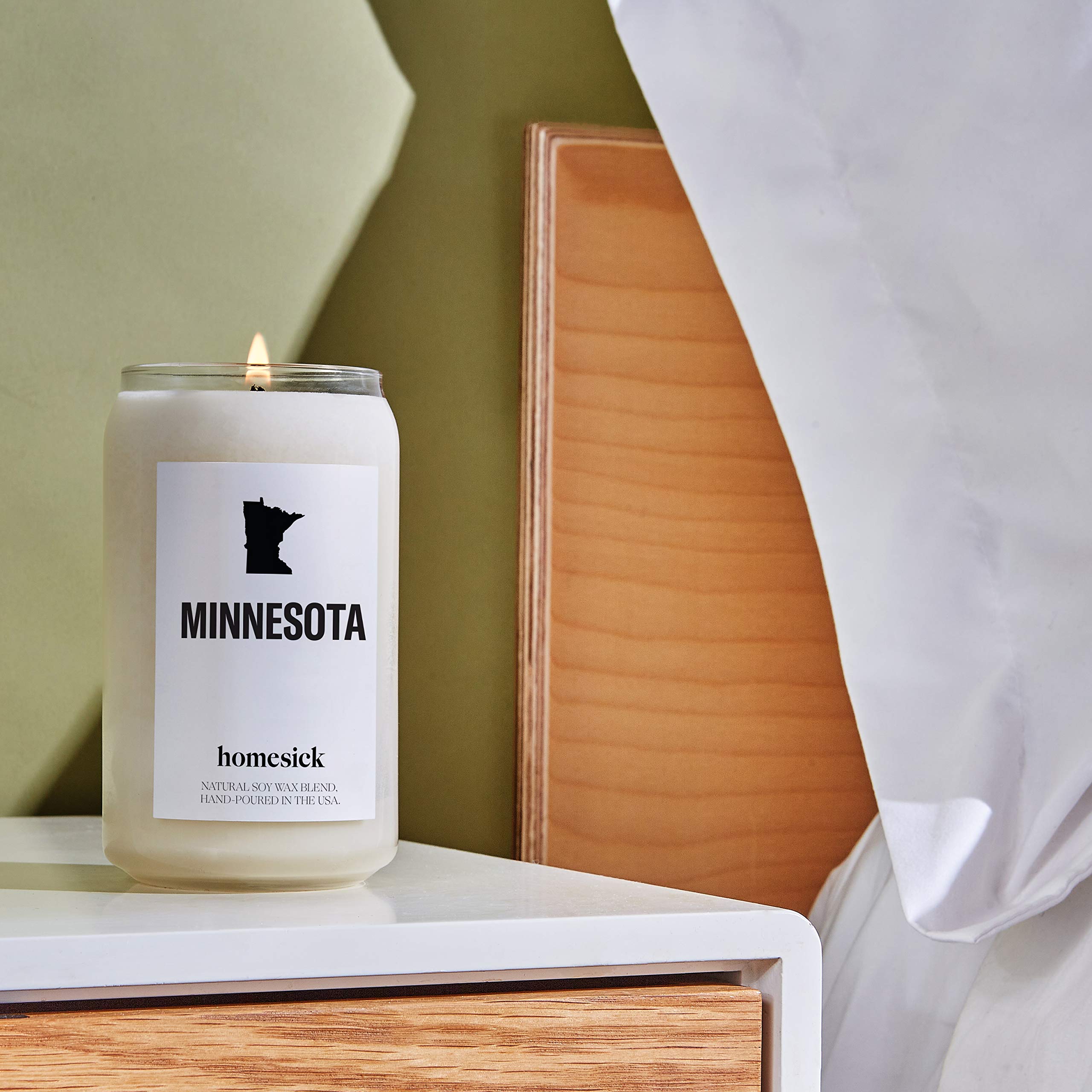 Homesick Minnesota label detail highlighting scent notes and branding benefit