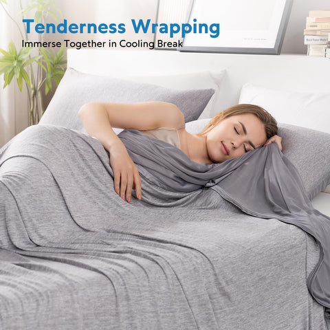 HOMFINE cooling blanket folded compact for travel demonstrates lightweight portability