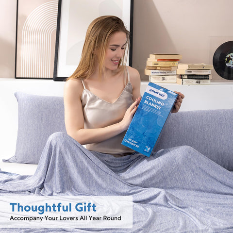 HOMFINE travel-ready blanket in backpack illustrating lightweight easy transport