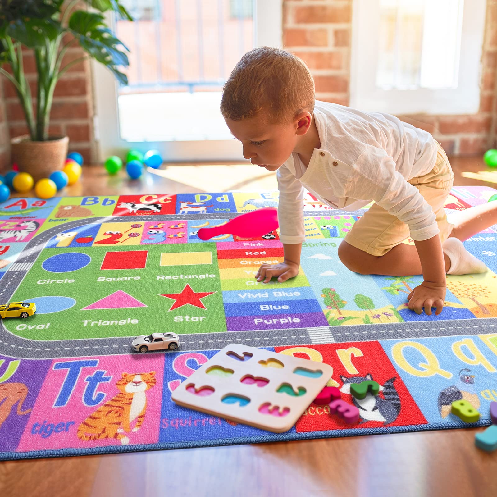HOMORE rug in classroom during circle time encouraging group activities