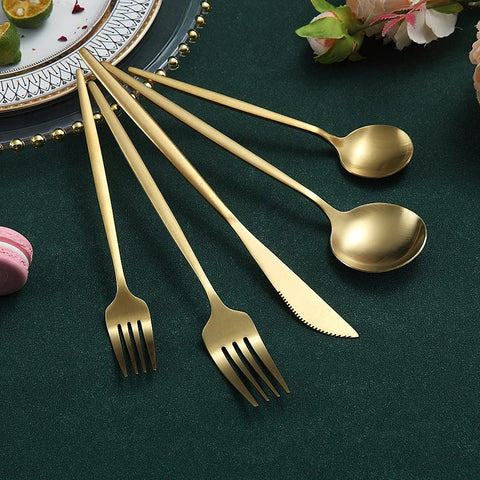HOMQUEN flatware on a place setting demonstrating coordinated look and dining elegance