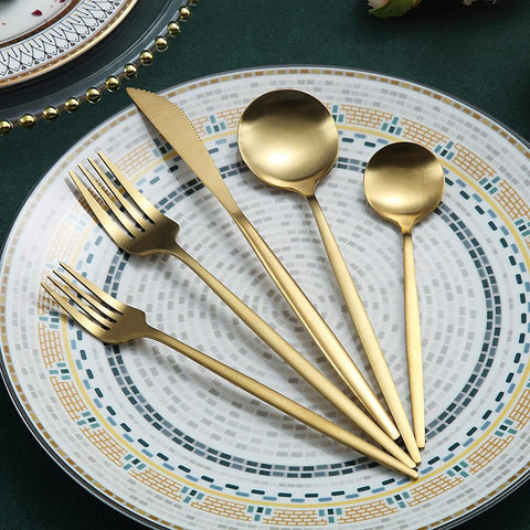 HOMQUEN fork close-up focusing on tines and comfortable grip for precise use