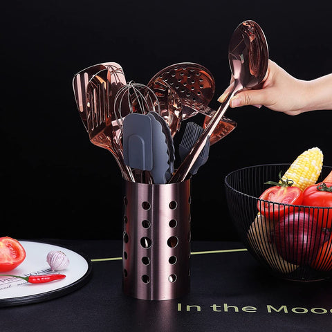 HOMQUEN all utensils laid out to display included pieces and easy selection benefit