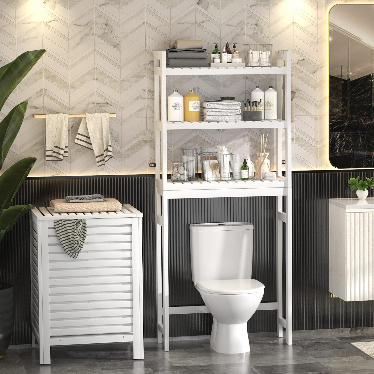 Homykic next to folded towels illustrating real size and capacity