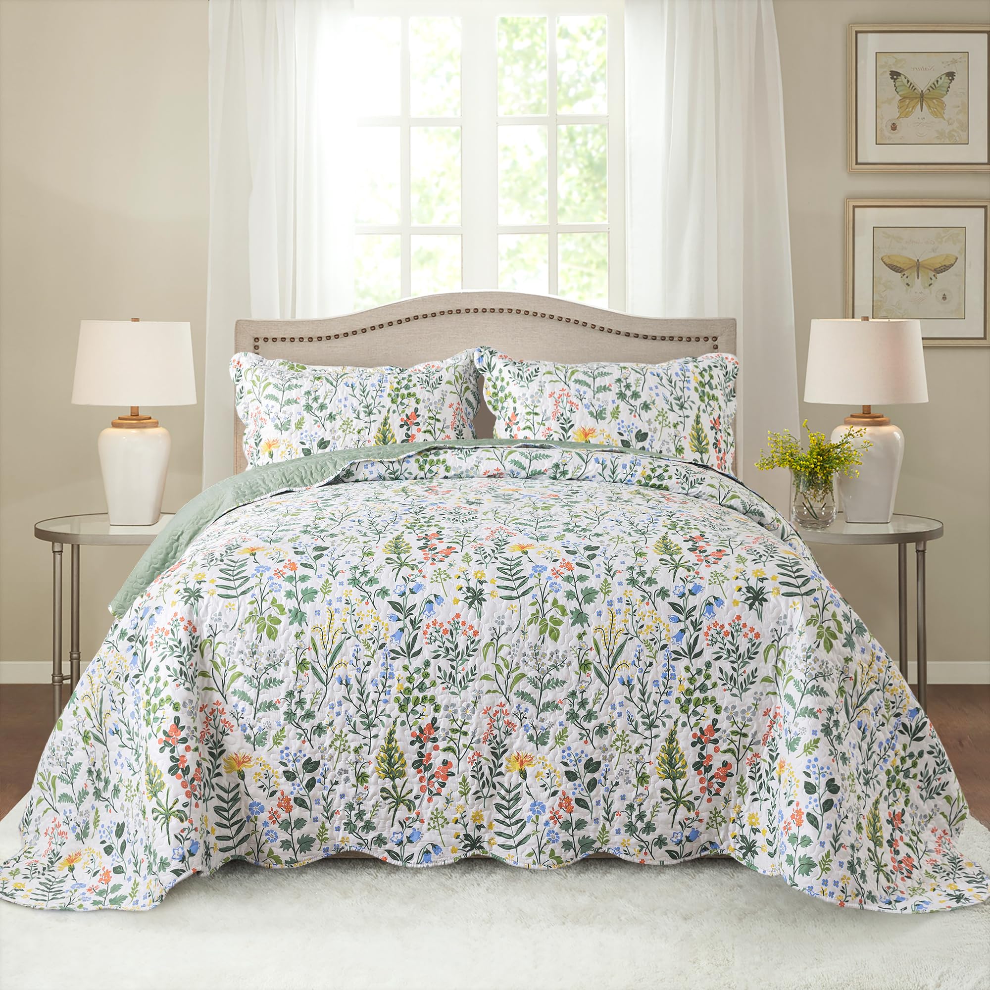 HoneiLife fan-shaped edge detail illustrating decorative trim and refined look