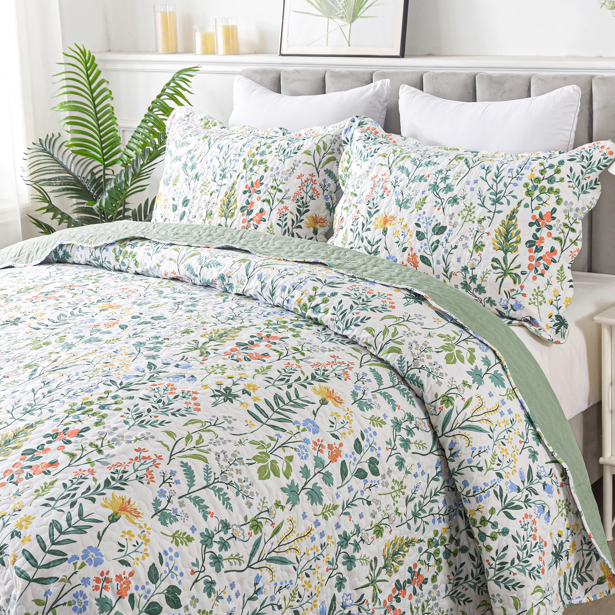 HoneiLife king quilt front view showing full floral pattern and coverage benefit