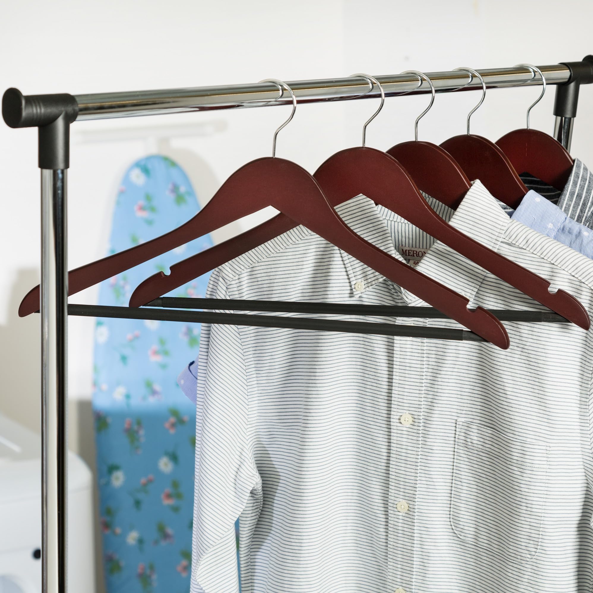 Honey-Can-Do close-up of 360 degree swivel hook for flexible hanging benefit