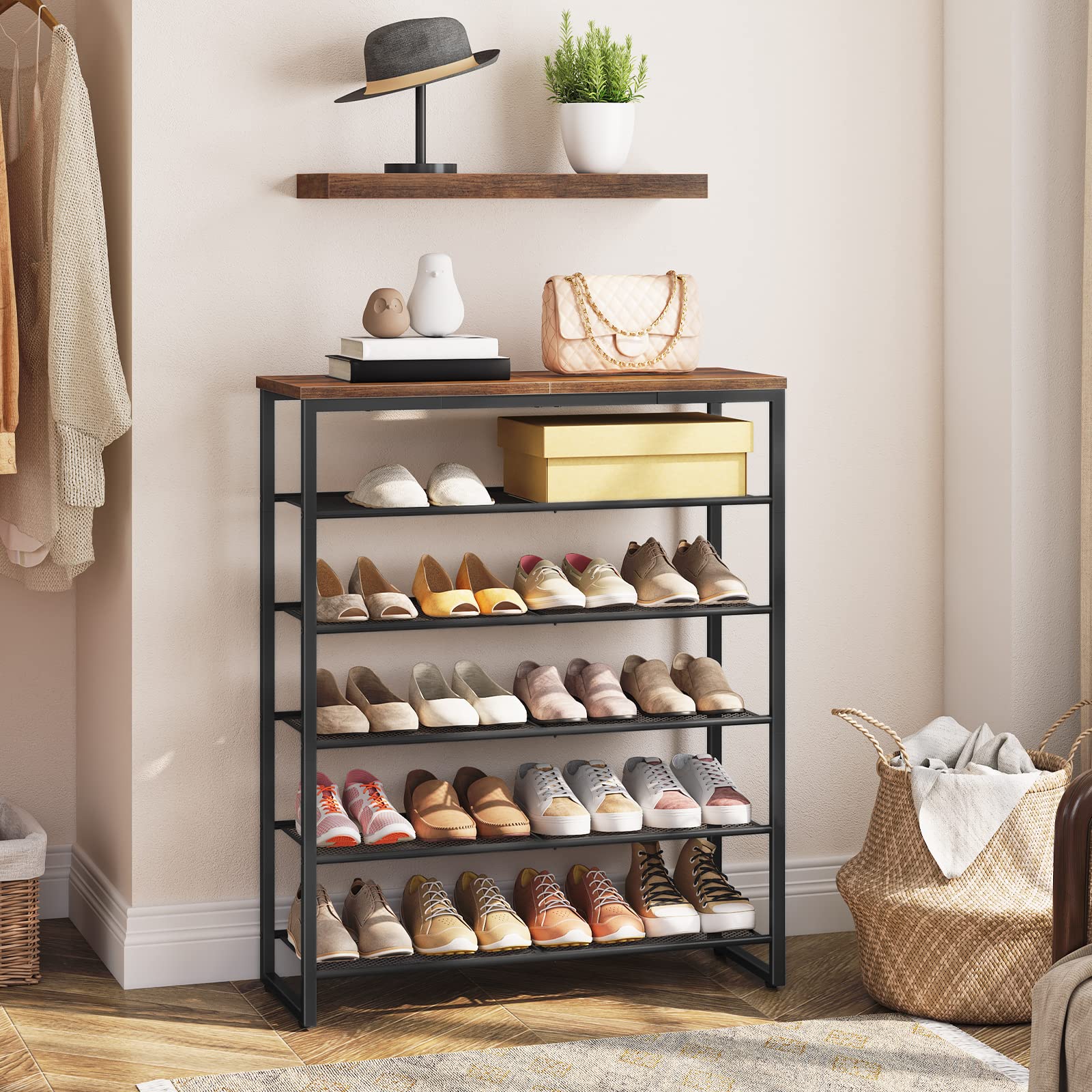 HOOBRO metal mesh shelf close-up showing ventilation and secure shoe support