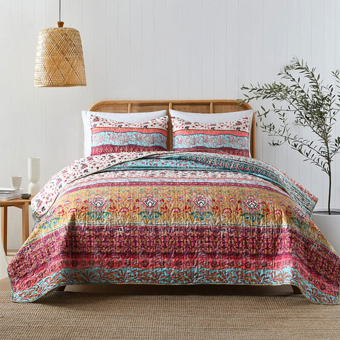 HORIMOTE HOME front view showing colorful boho quilt and neat finish for visual impact