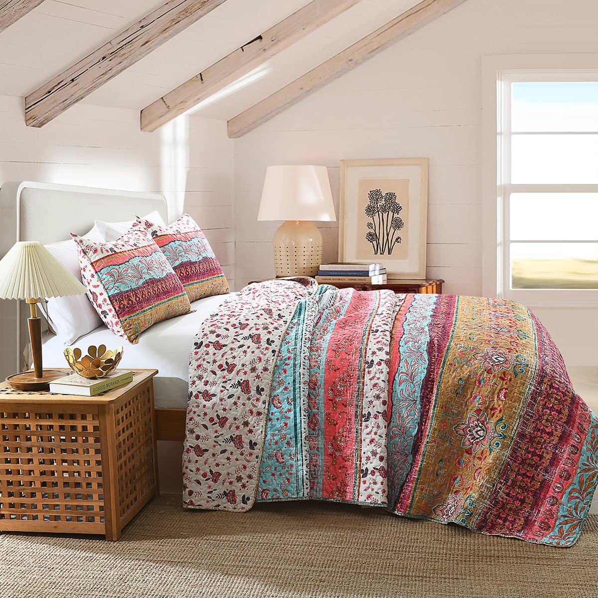 HORIMOTE HOME quilt stitching close-up showing secure fill retention and durability