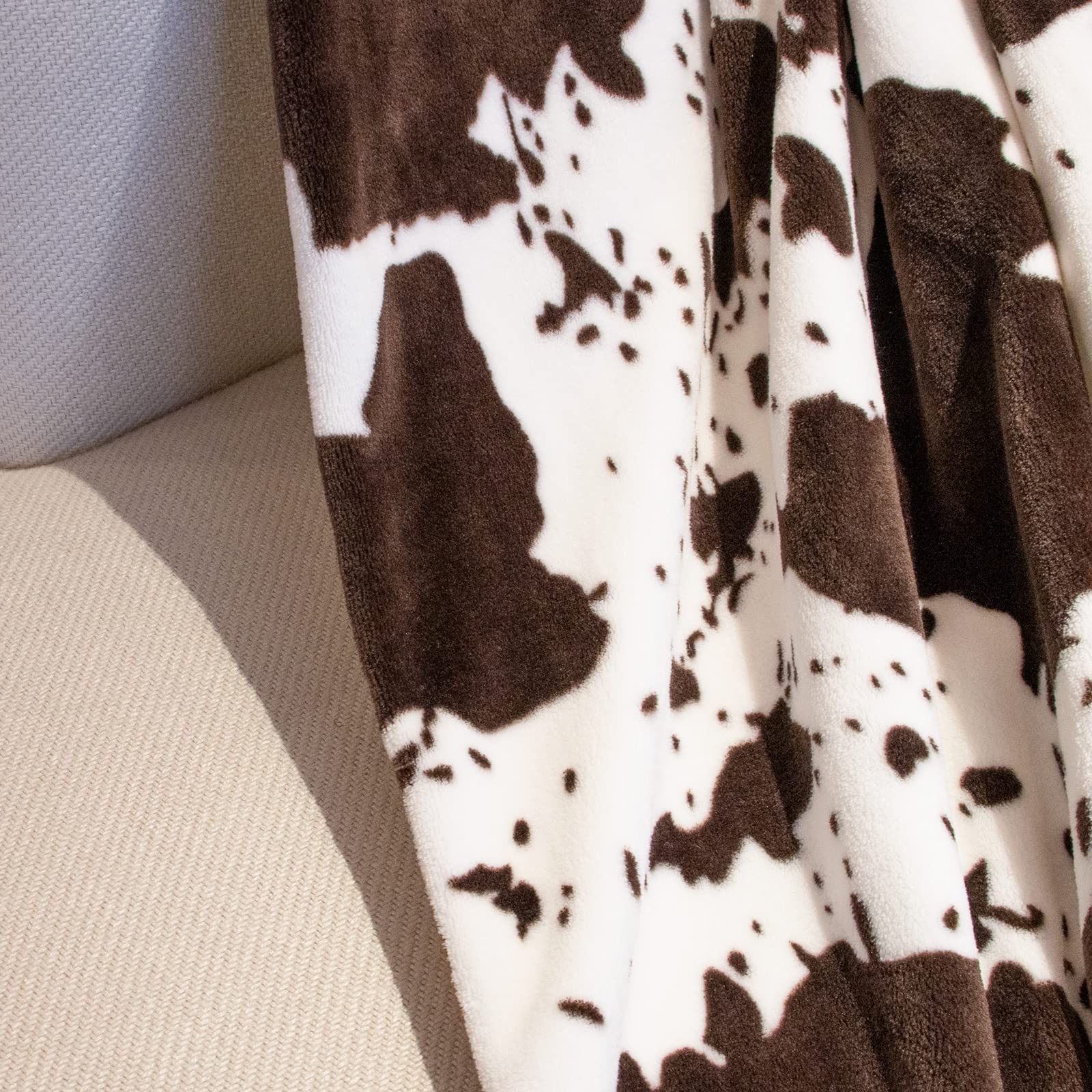 HSEEC cow print blanket close-up of fleece texture for ultra-soft comfort