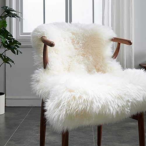 HUAHOO front view of white sheepskin rug showing plush, inviting texture