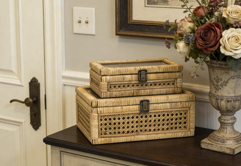 HUAXIN CRAFT H underside cedar base detail showing sturdy support and craftsmanship