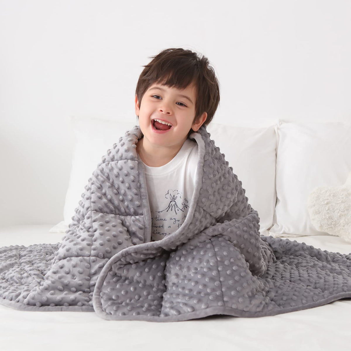 Huloo Sleep front view of gray kids weighted blanket showing plush surface and size benefit
