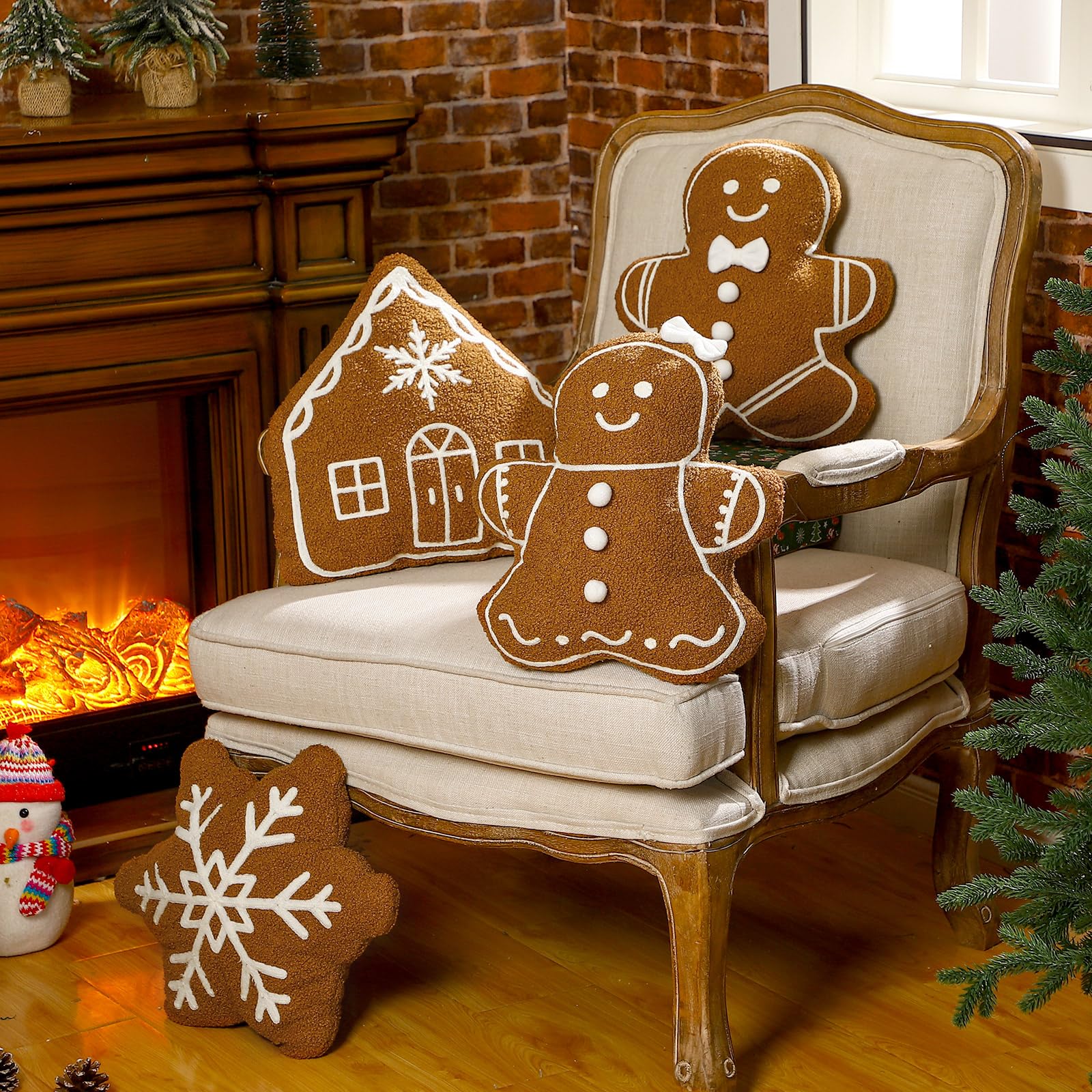 HunnmingRe gingerbread house pillow label and 3D elements showcasing design