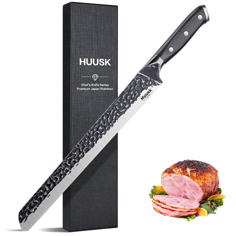 Huusk STRONG front view showing full blade and handle for precise carving