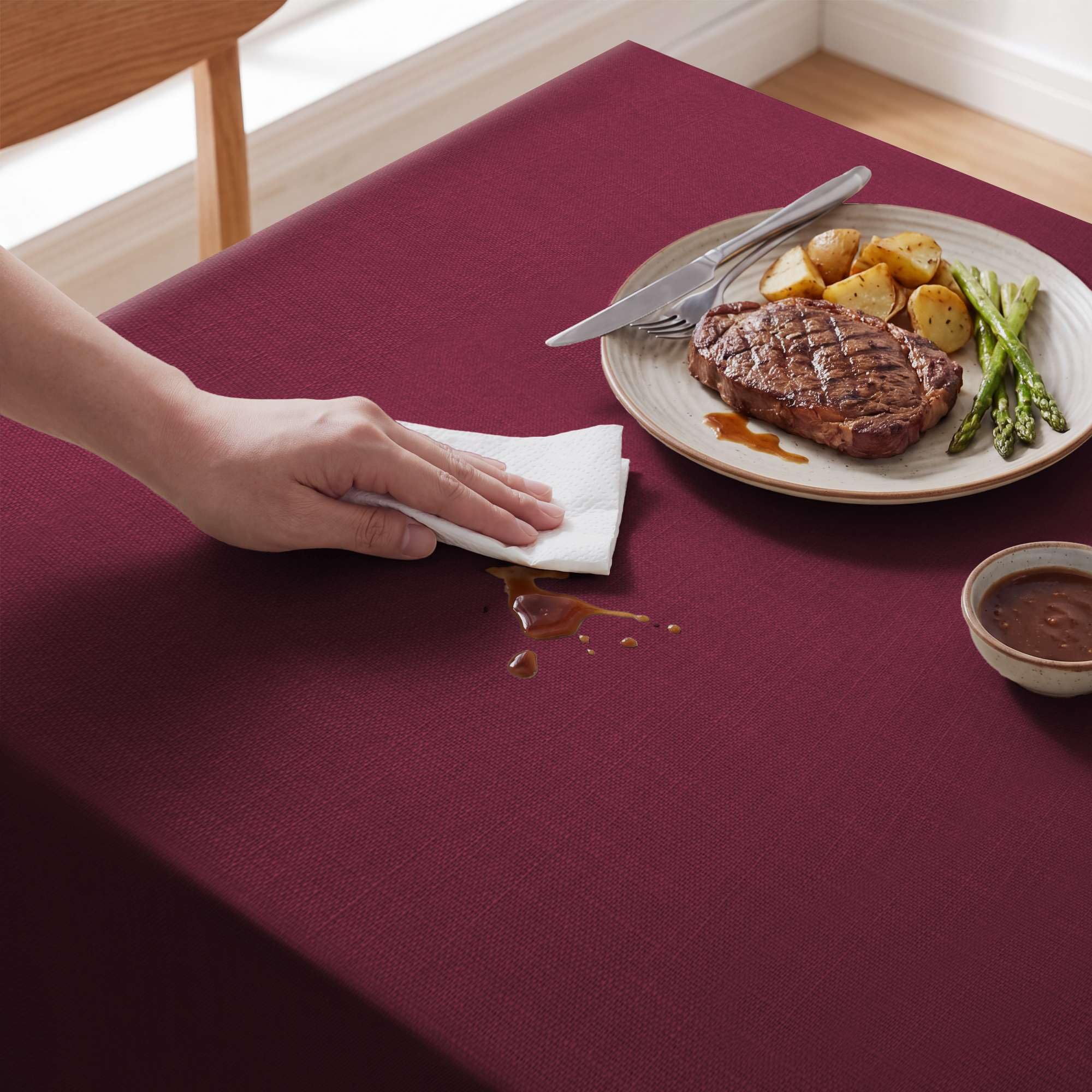 H.VERSAILTEX size comparison showing 60x120 cloth on rectangular table to illustrate fit for 10–12 guests