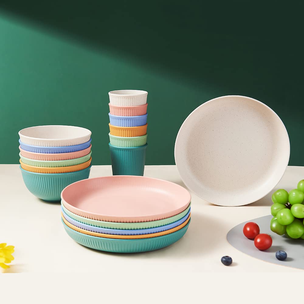 HXYPN dinnerware arranged on a picnic blanket illustrating outdoor use and portability benefit