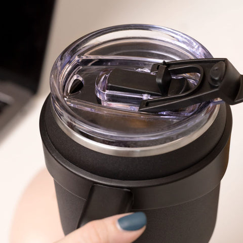 Hydrapeak Roadster placed in car cup holder demonstrating fit and travel convenience