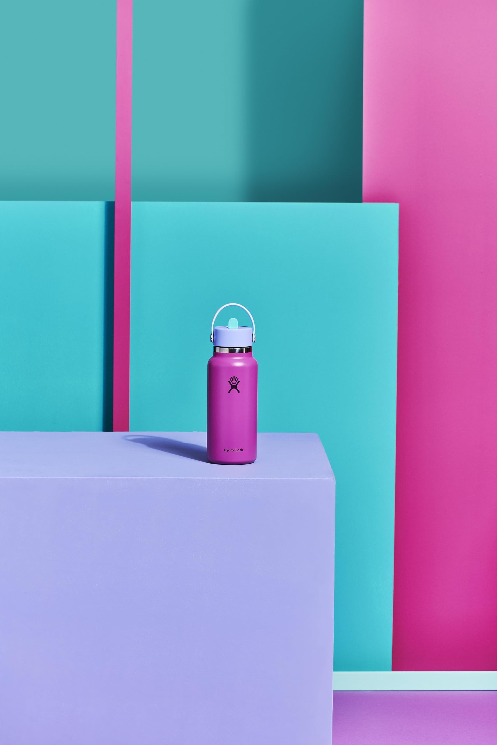 Hydro Flask flexible handle and lid detail for comfortable carrying and clipping