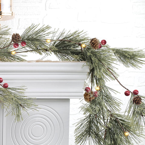 IDOGliitte+ full garland front view shows rustic holiday charm