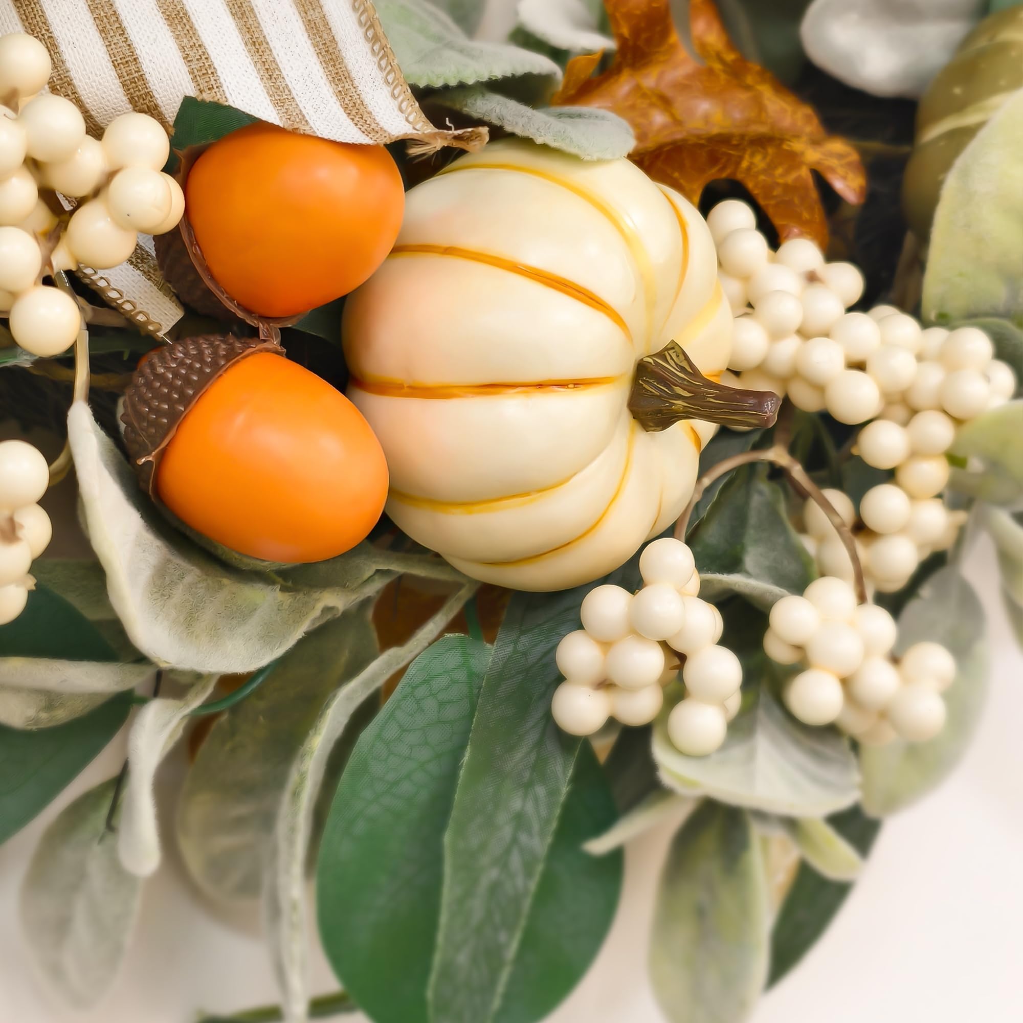 IDOGliitte+ wreath displayed on a door demonstrating true 20 inch scale