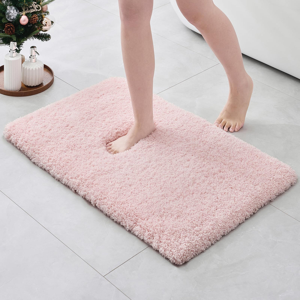 ILANGO front view bath rug showing plush design and color for stylish comfort