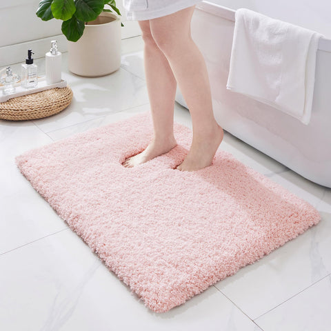 ILANGO front view showing rug color and neat edges for stylish bathrooms