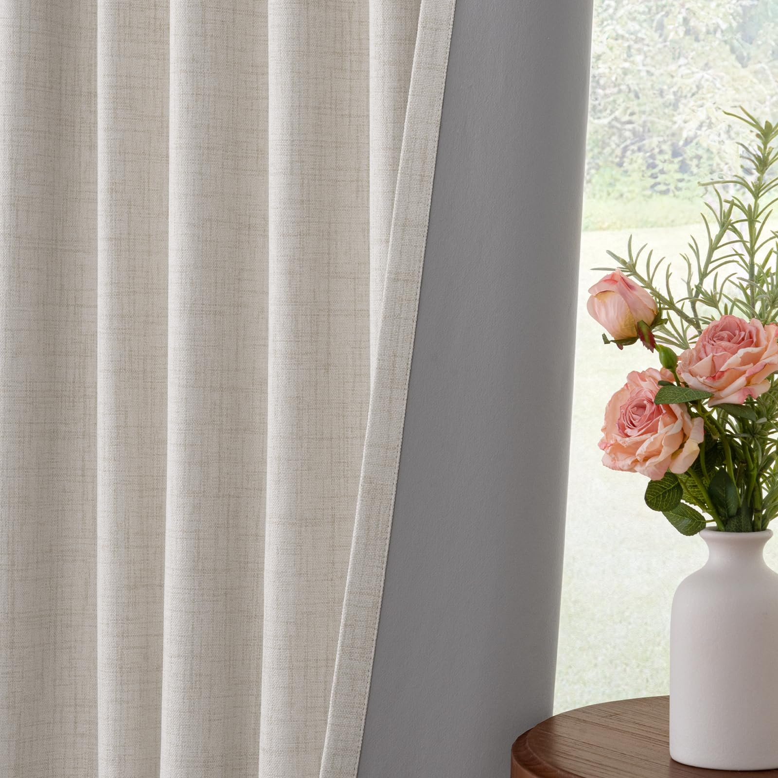 INOVADAY installed in bedroom showing full-length coverage and privacy
