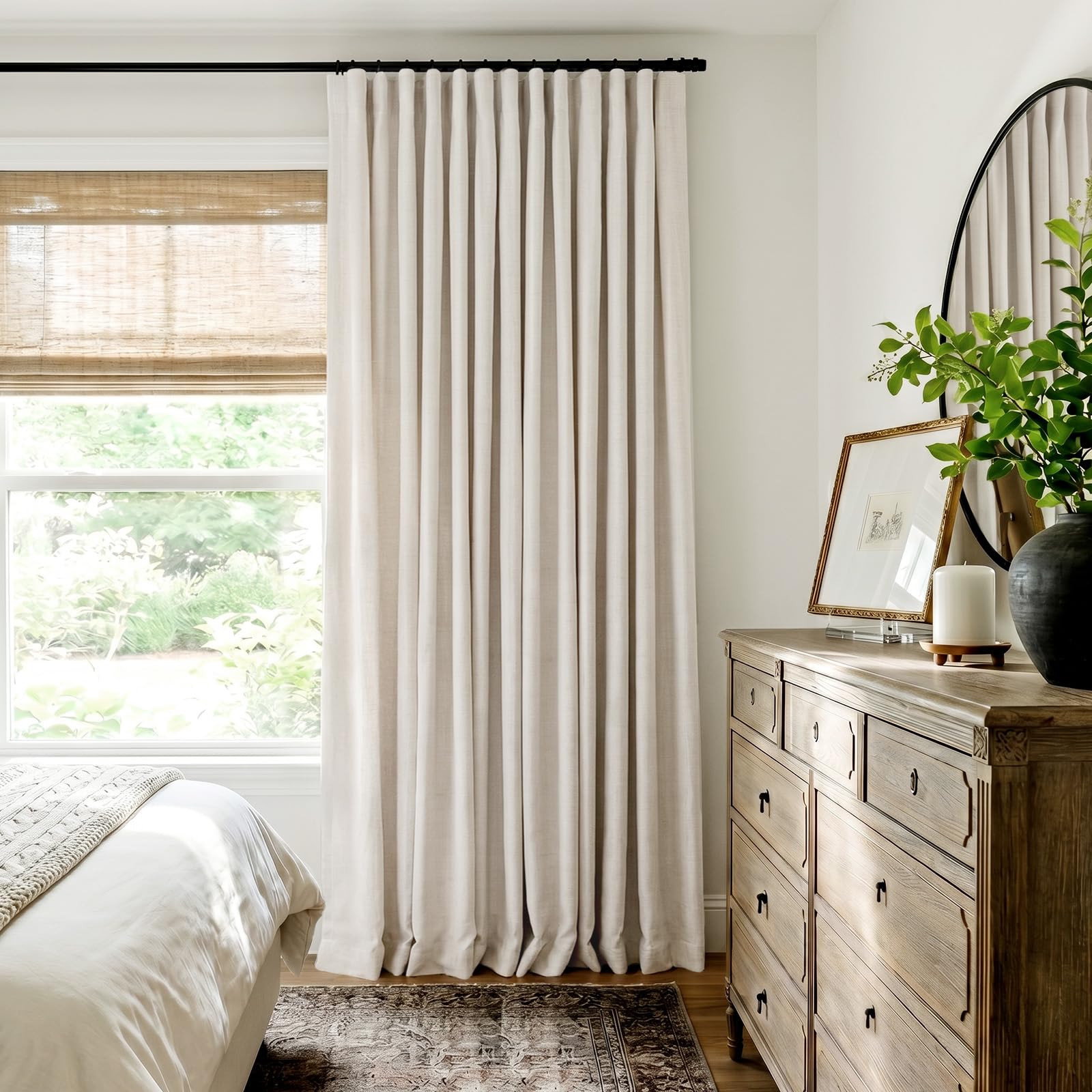 INOVADAY bedroom scene with curtains closed showing improved sleep conditions