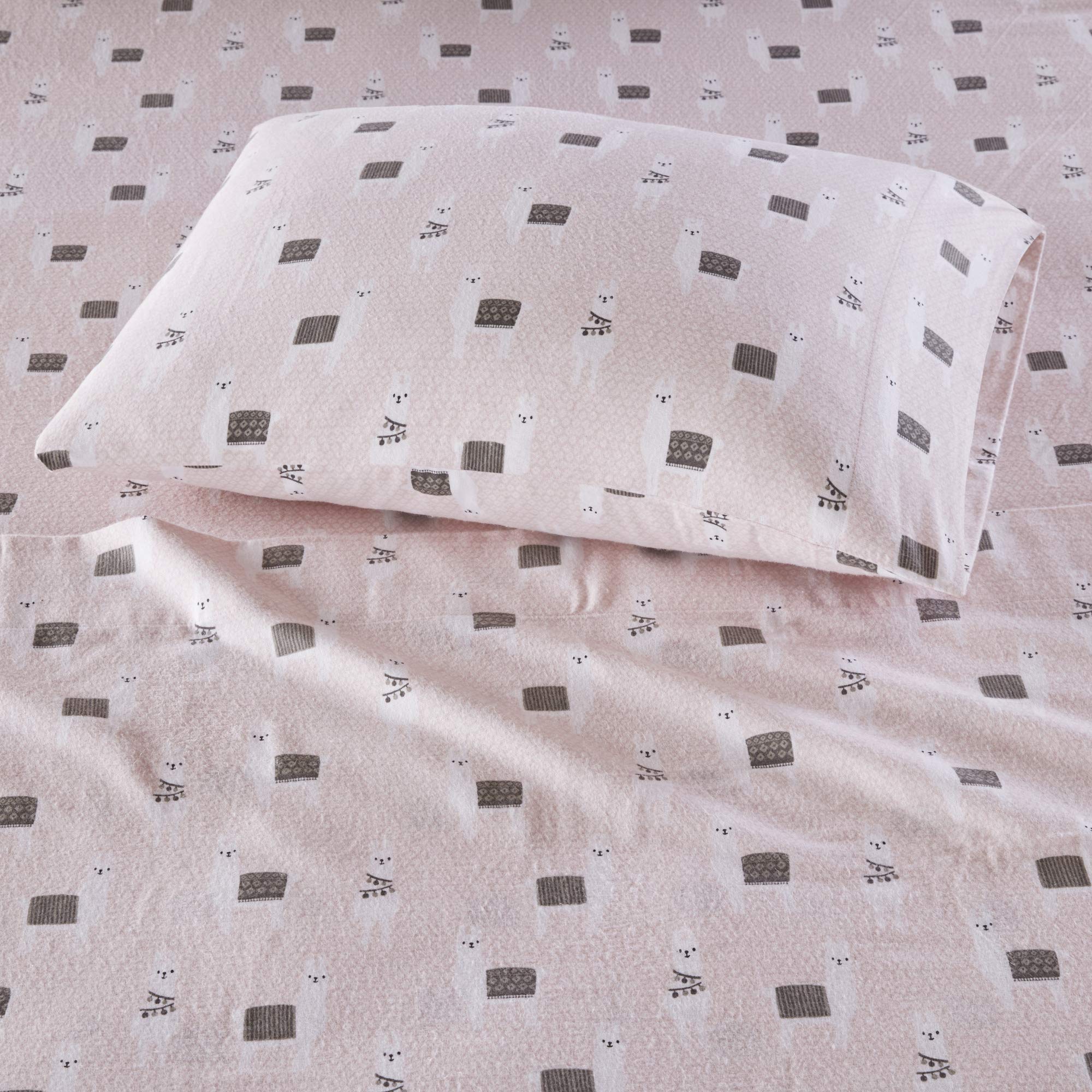 Intelligent Design fitted sheet corner with elastic demonstrating secure fit