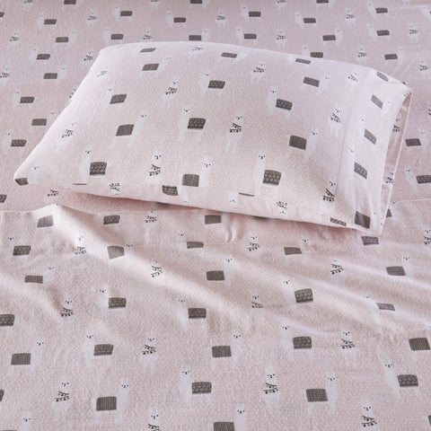 Intelligent Design fitted sheet corner with elastic demonstrating secure fit