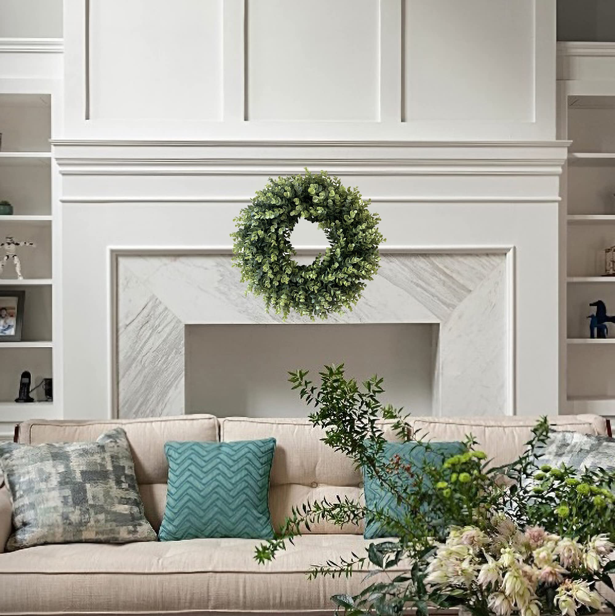 IPLNTS close-up of boxwood leaves highlighting lifelike texture and durable material