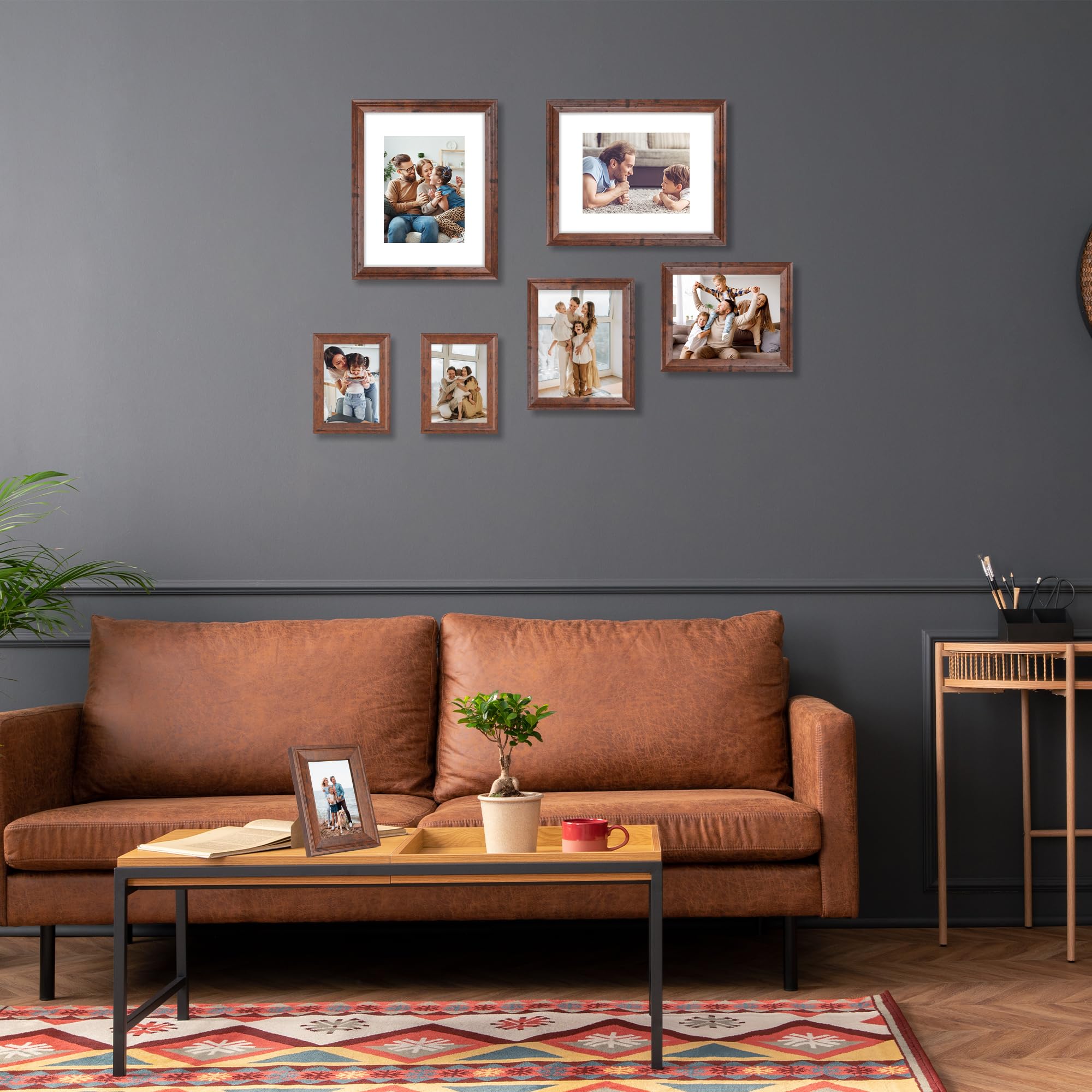iRahmen close-up of wood grain texture highlighting durable MDF finish and vintage aesthetic