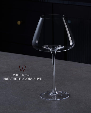 iridisenti rim and clarity detail showing thin rim and crystal clarity for tasting