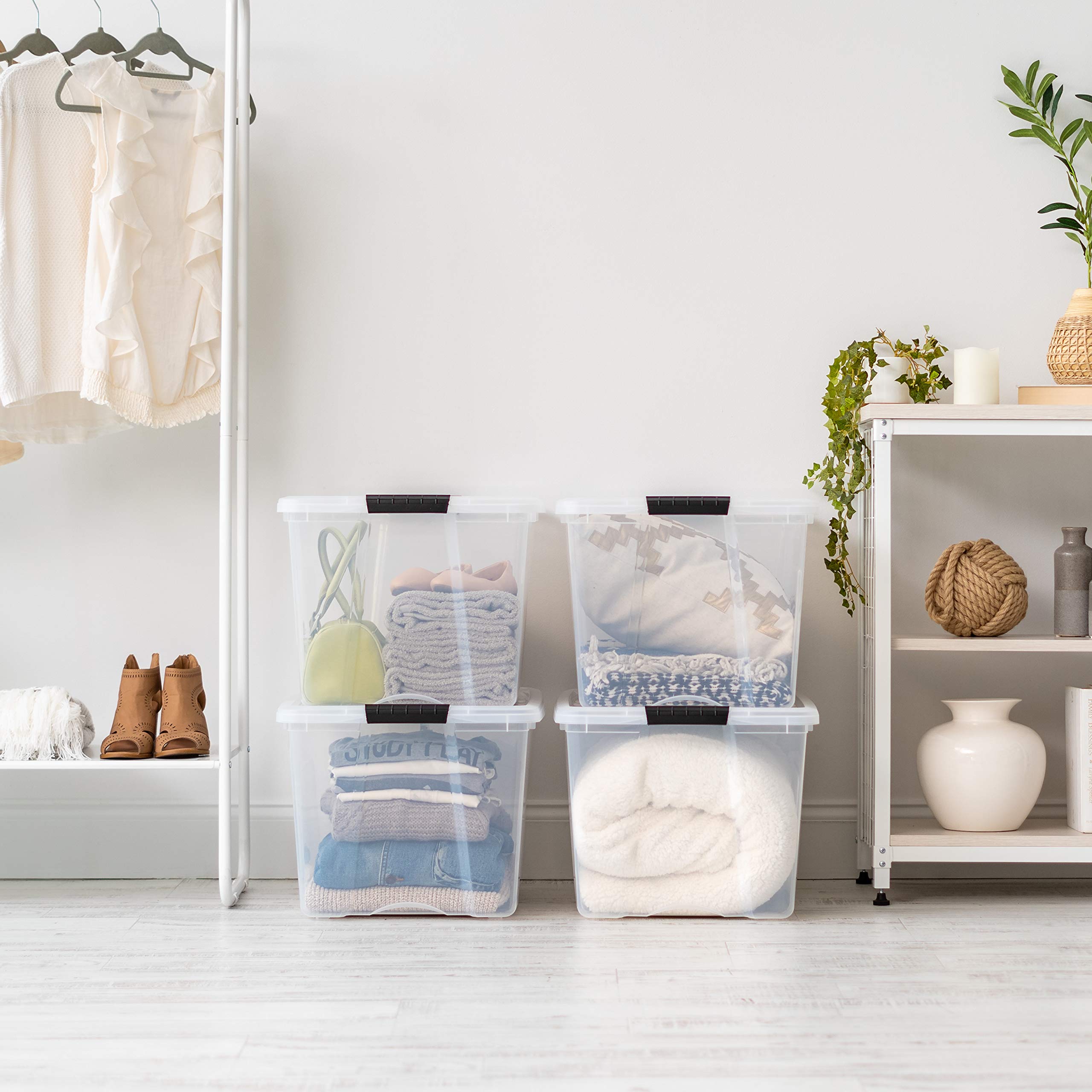 IRIS USA transparent side revealing neatly folded linens for fast content visibility