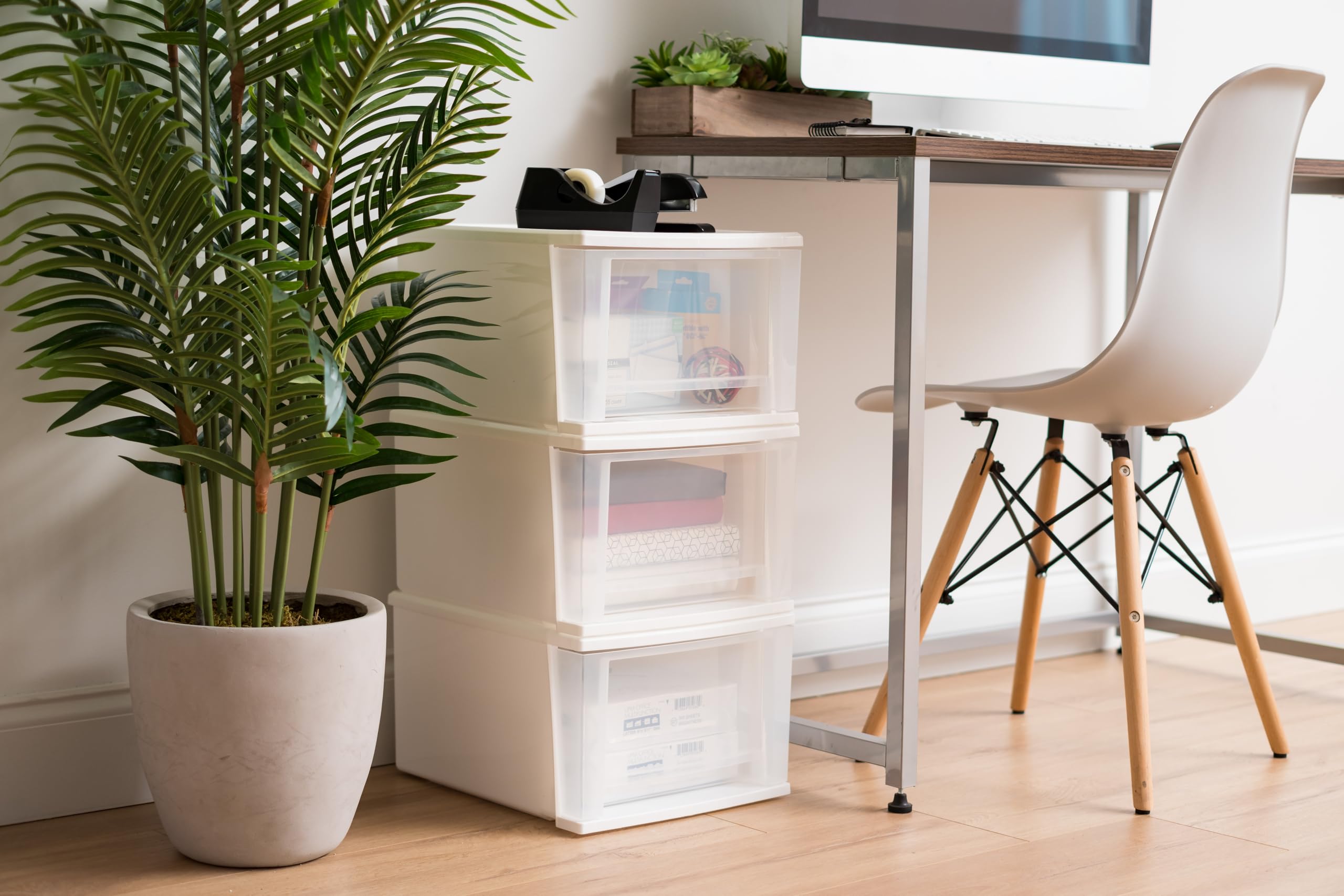 IRIS USA close-up of clear drawer and smooth glide for quick access
