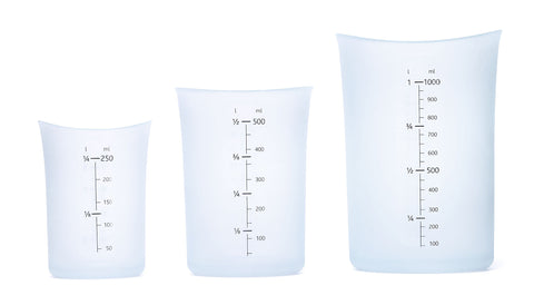 iSi Basics flexible rim formed into a pour spout demonstrating drip-free pouring control
