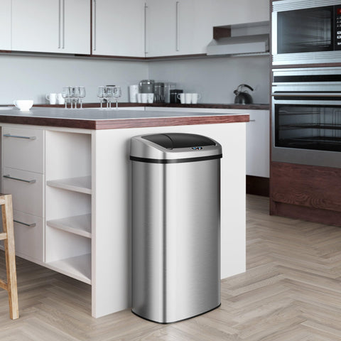 iTouchless lid opening via motion sensor demonstrating touchless convenience and hygiene